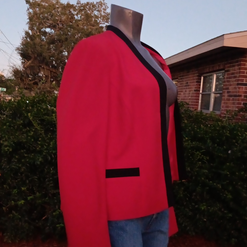 BLACK LABEL by Evan Picone Ladies Beautifully Designed Red Blazer w/ Black Trim - Picture 9 of 16
